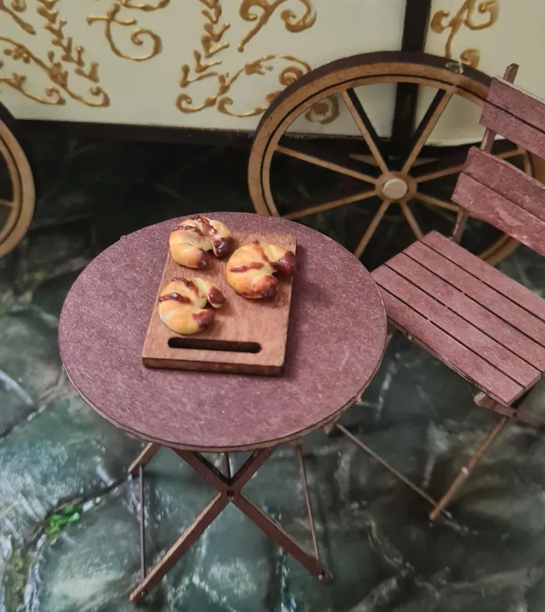 Handmade Miniature Chocolate Croissants Set – Dollhouse Food 1:12 Scale – Realistic Bakery Display - Imagen 2