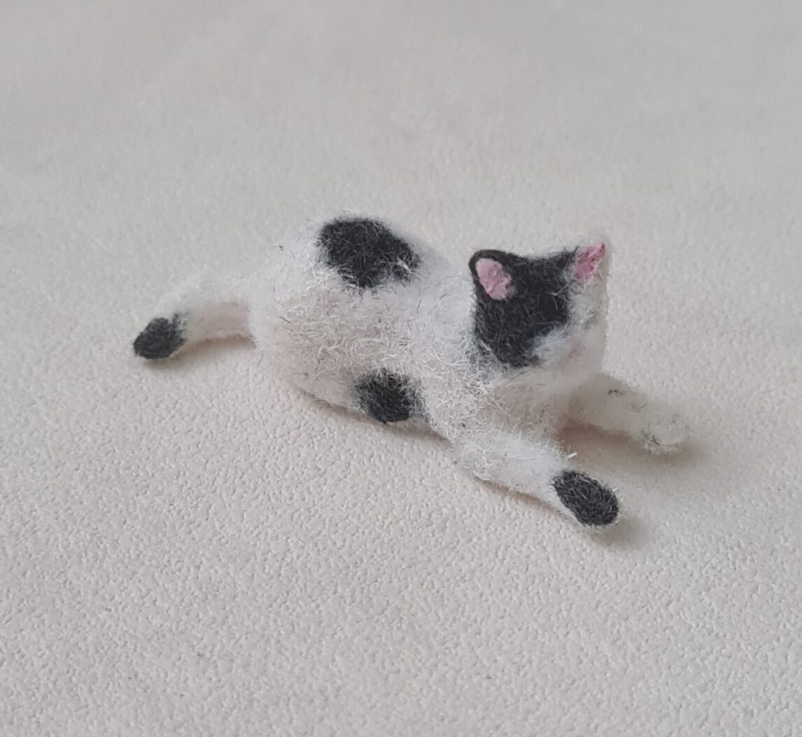 Dollhouse miniature cat 1/12 scale