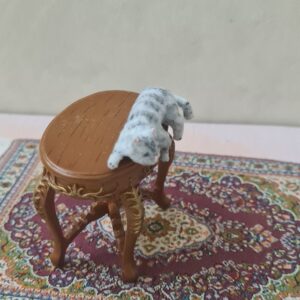 Alternative view of Dollhouse miniature cat 1/12 scale