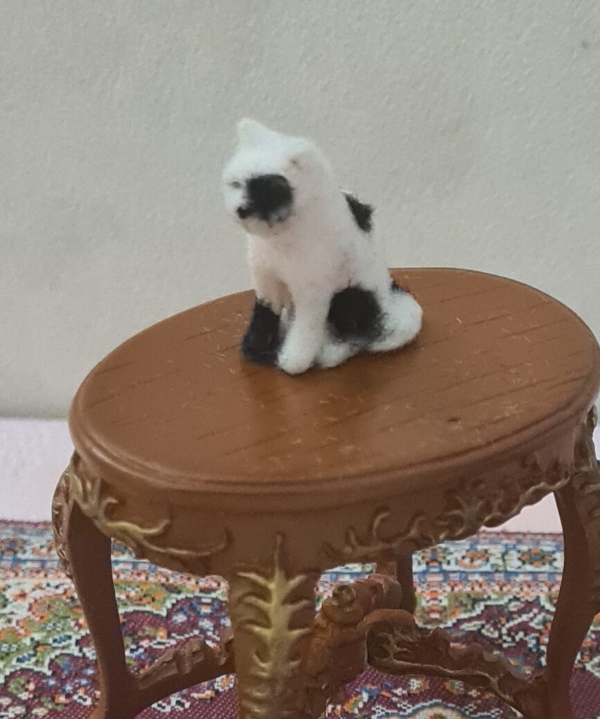 Dollhouse miniature cat 1/12 scale - Imagen 3
