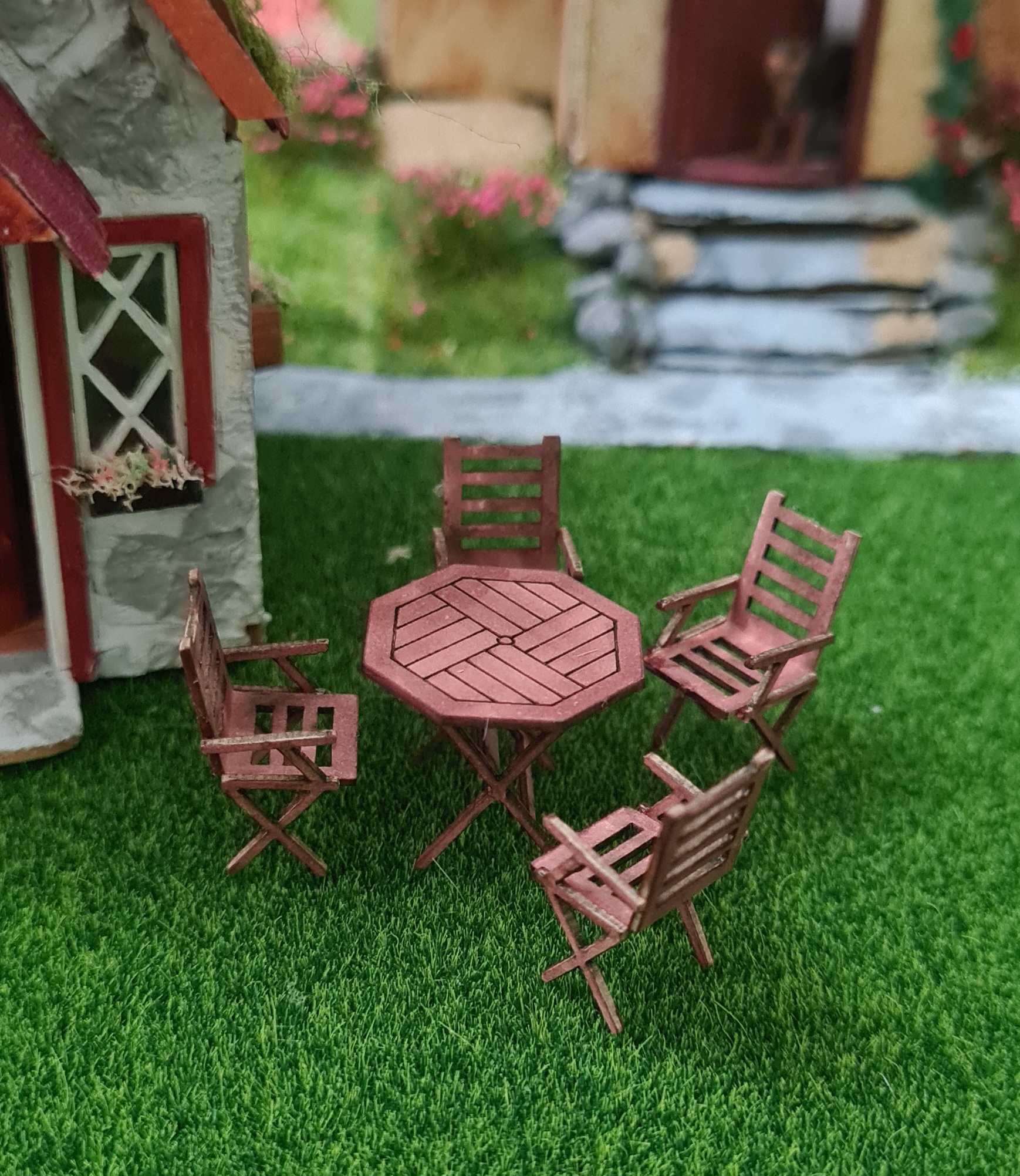 Dollhouse Patio Table & Chairs, 1/48 scale, quarter scale